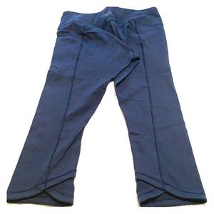 CALIA- scalloped back workout capri’s - M